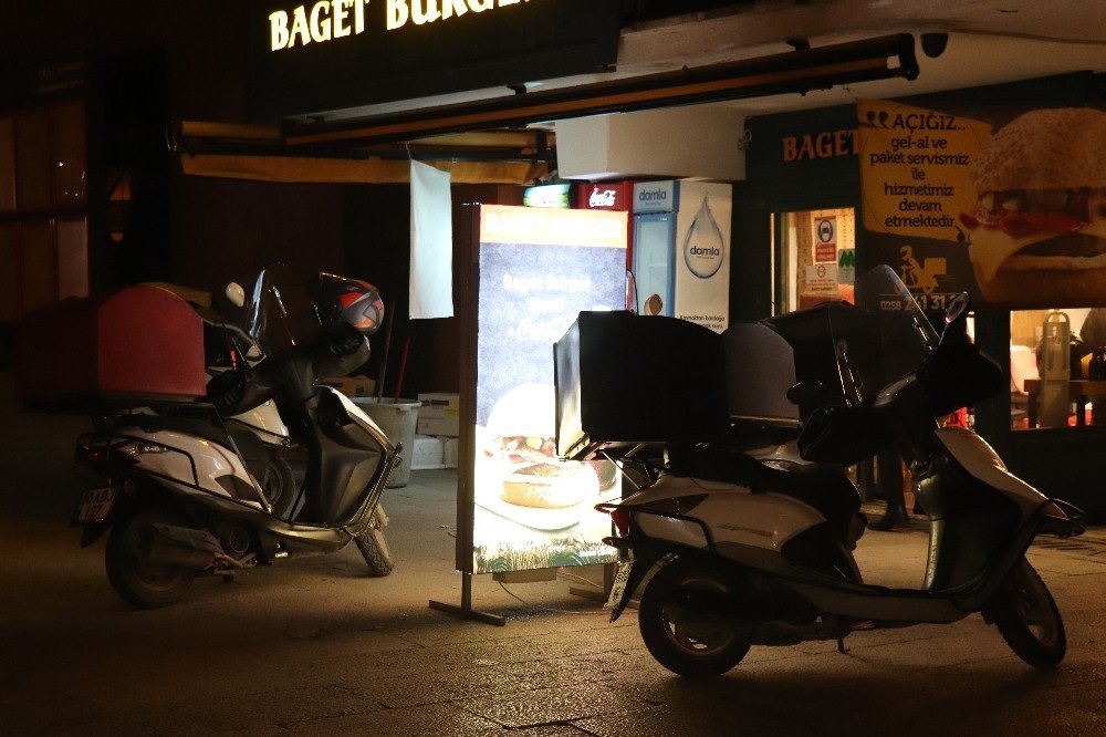Yılbaşında Sokaklar Motosikletli Kuryelere Kaldı