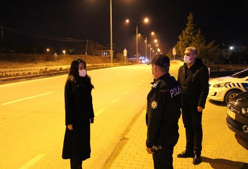 Çal Kaymakamı, Görevi Başındaki Polis Ve Jandarma Ekiplerinin Yeni Yılını Tebrik Etti