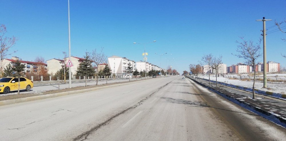 Erzurum’da Yılın İlk Gününde Sokaklar Boş Kaldı
