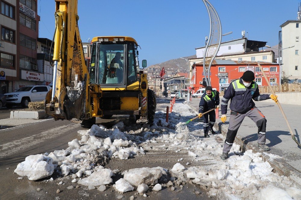 Hakkari’de Buzla Mücadele Çalışması