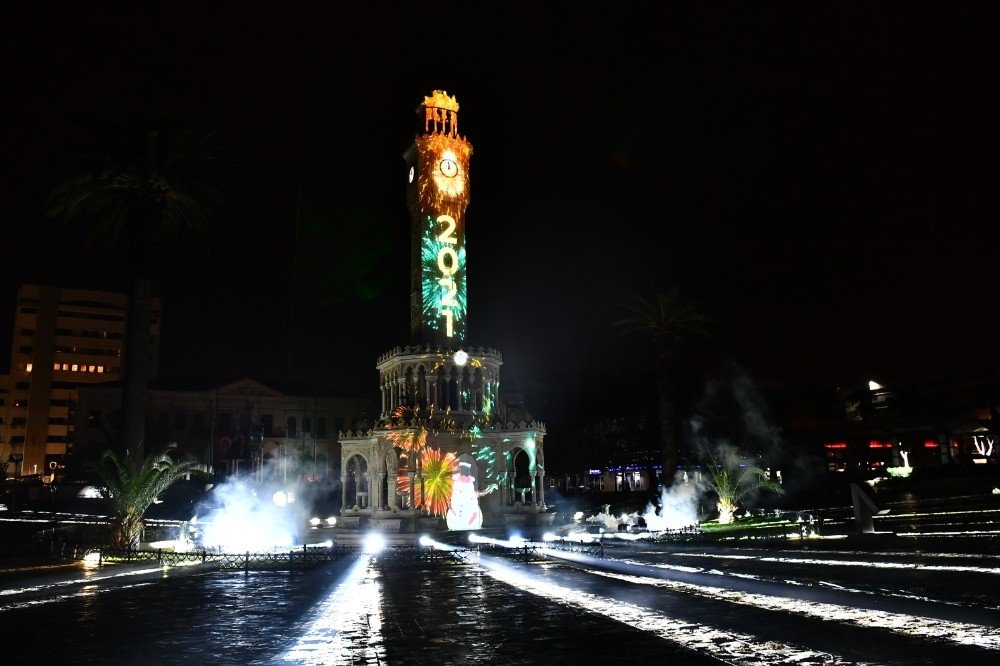 İzmir’de Çevrim İçi Yılbaşı Coşkusu
