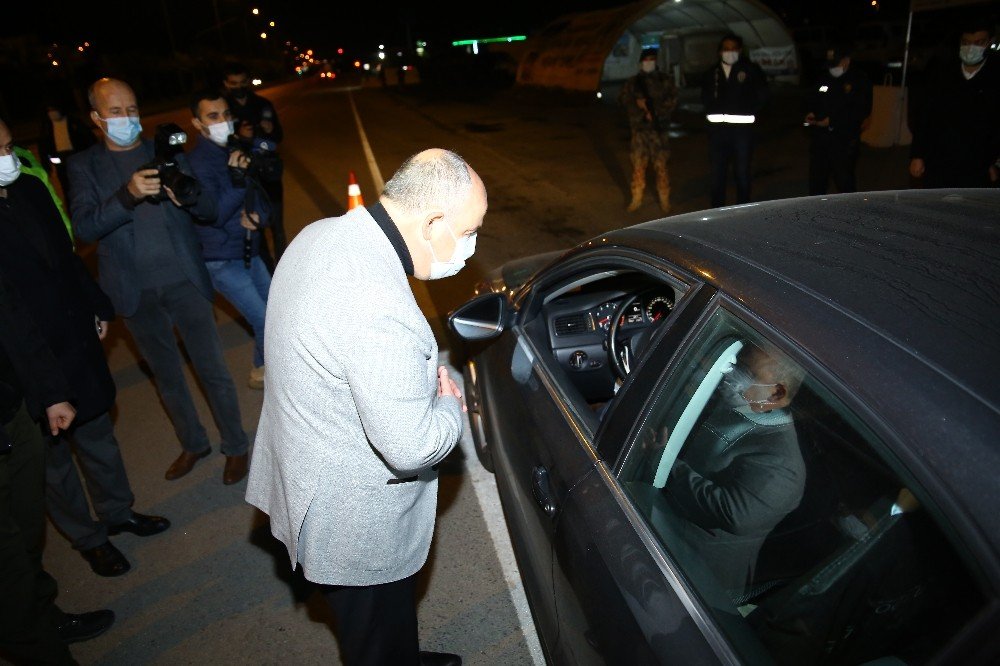 Yılbaşı Gecesi Görevdeki Polislere Moral Ziyareti
