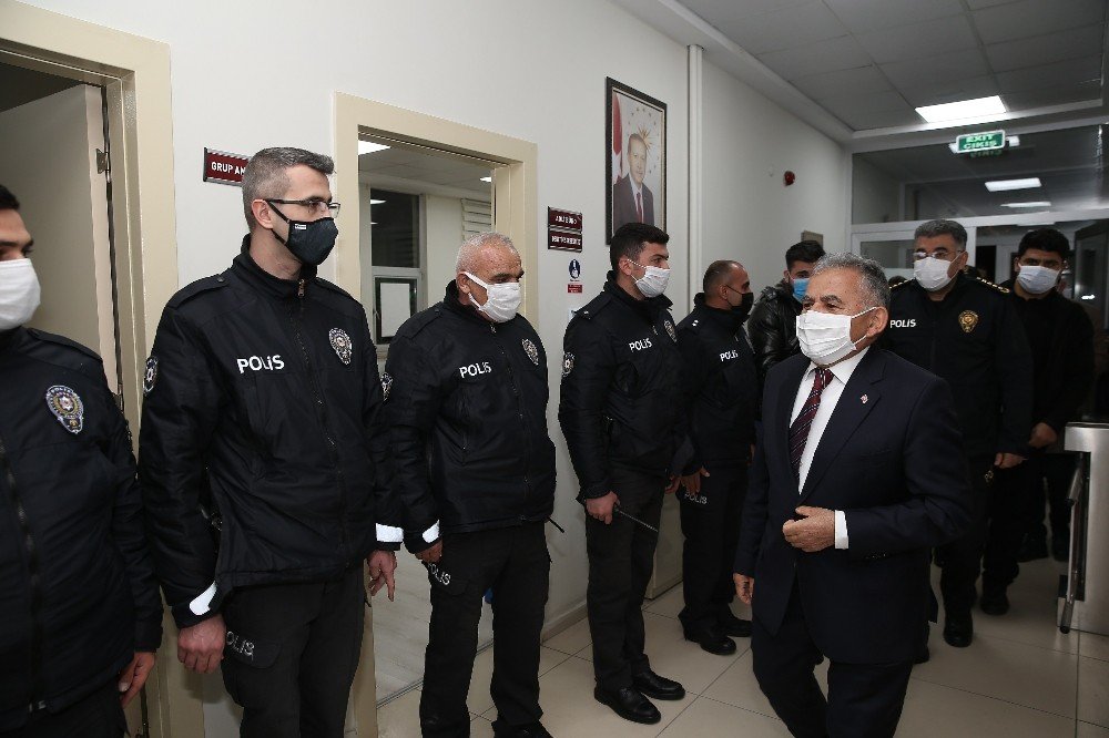Başkan Ve Validen Görevlilere Hem Moral Hem De Yeni Yıl Ziyareti
