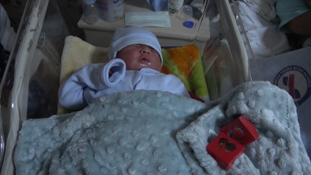 Kırıkkale’de Yeni Yılın İlk Bebeği Dünyaya Geldi