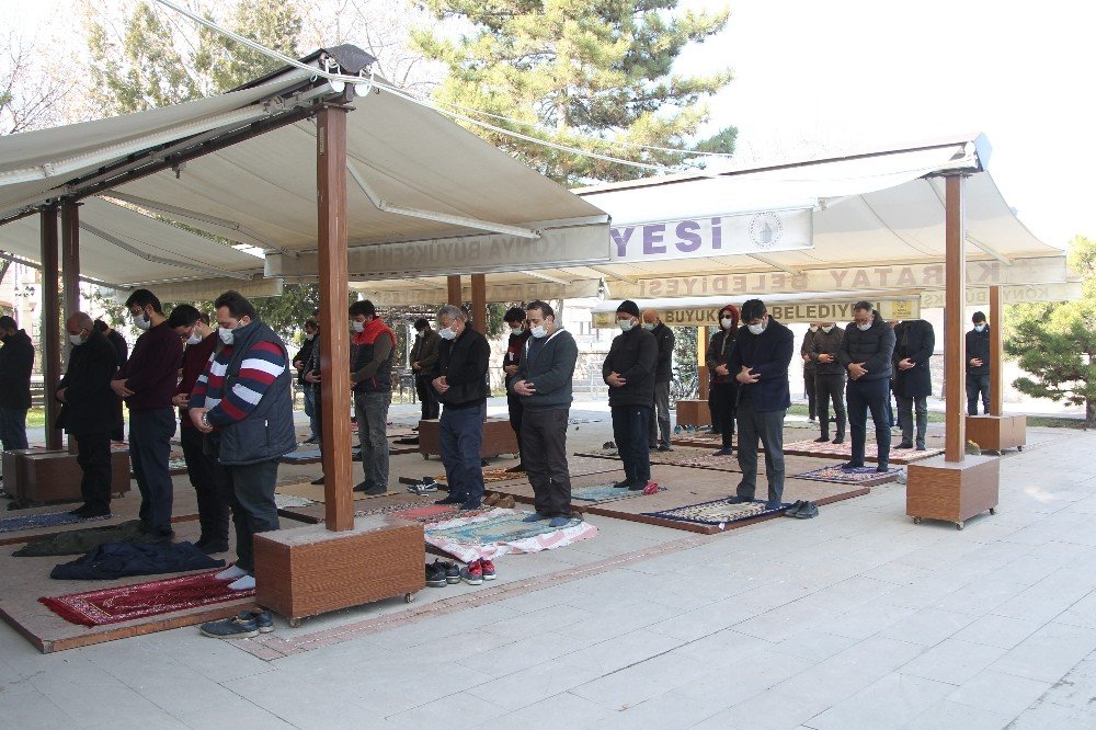 Konya’da Yeni Yılın İlk Cuma Namazı Kılındı
