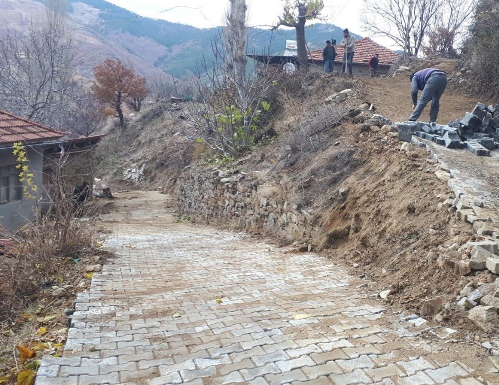 Kuyucak’ta Parke Taşı Olmayan Yol Kalmıyor
