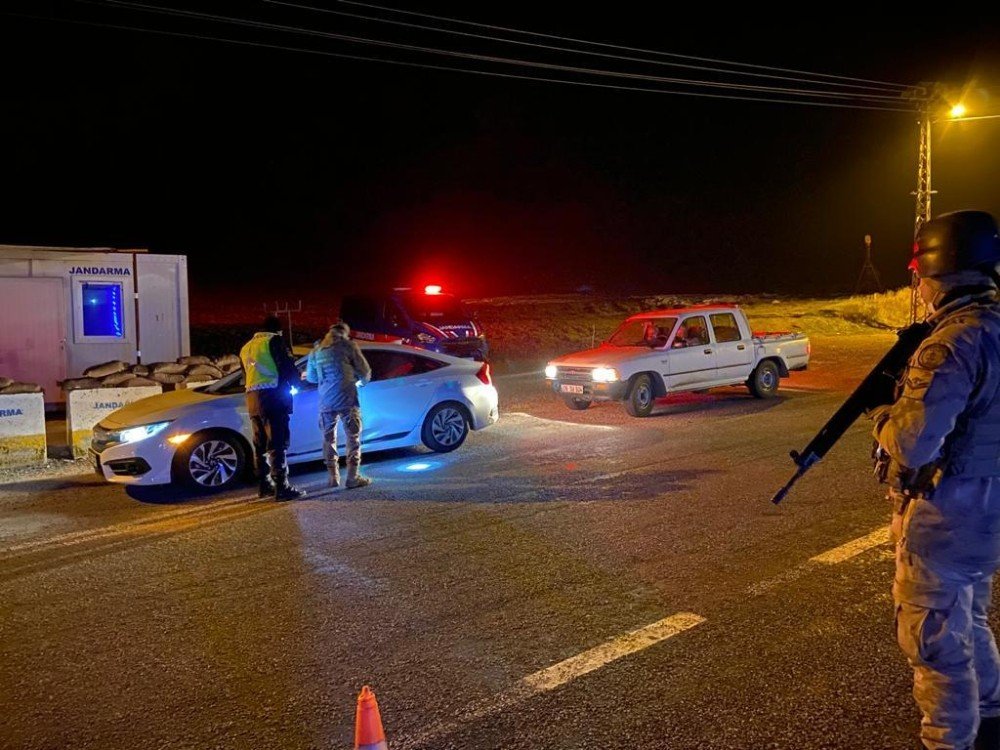 Malatya’da Jandarma Ekipleri Denetim Yaparak Yeni Yıl Girdi