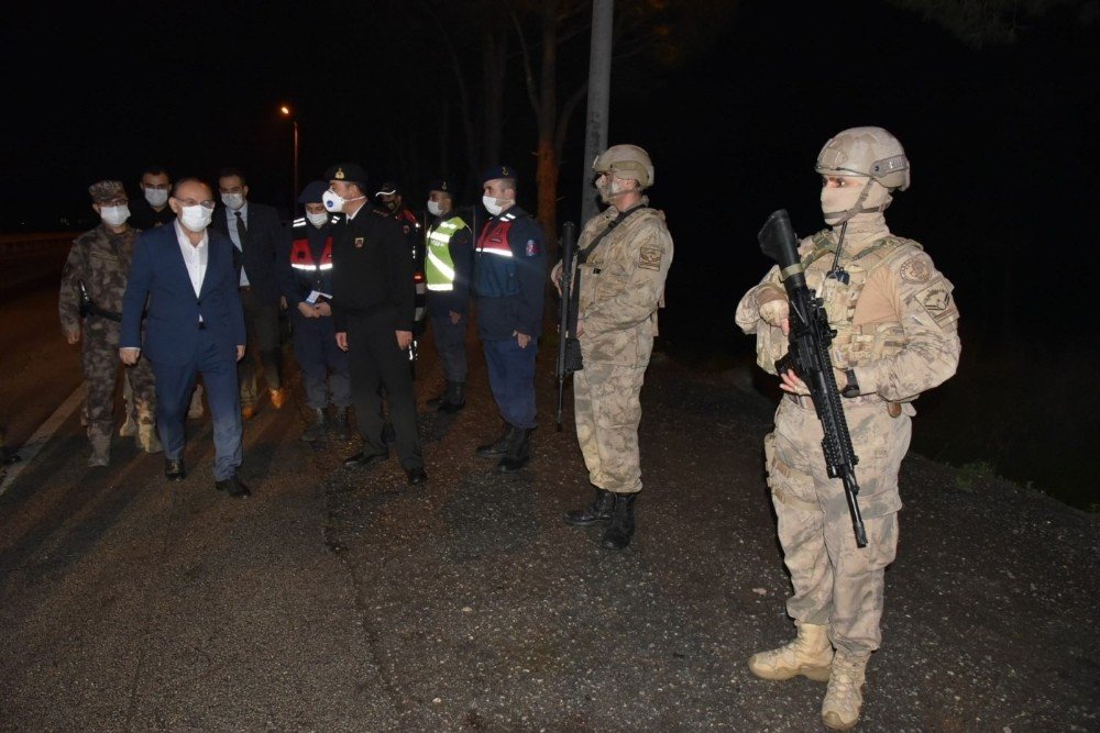 Vali Karadeniz Yeni Yılı Çalışarak Geçirenleri Unutmadı