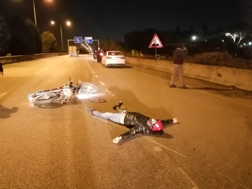 Motosiklet Devrildi, Sürücü Ölümden Döndü