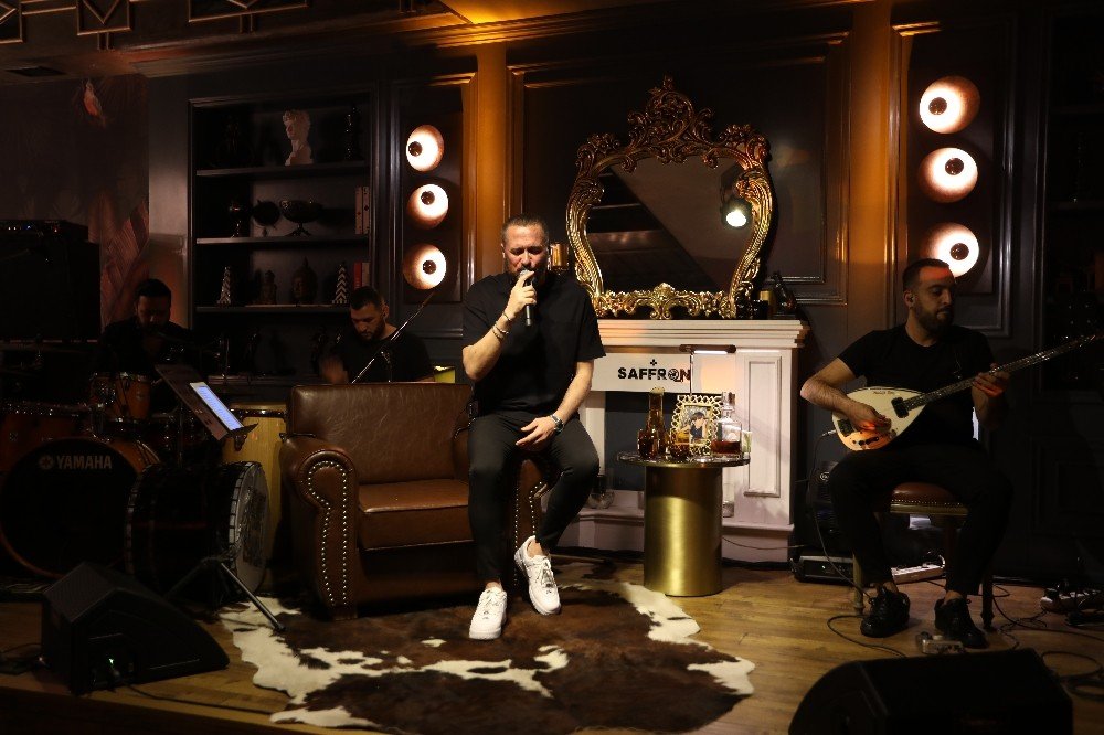 Mersinliler Yeni Yıla Sosyal Medya Üzerinden Yayınlanan Konser İle Girdi