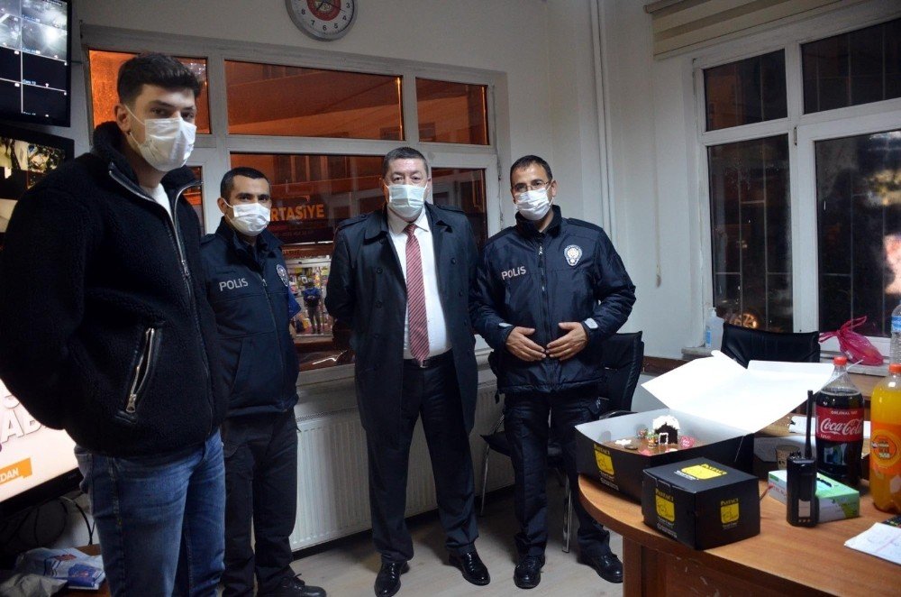 Polis Ve Sağlık Çalışanlarına Yeni Yıl Ziyaret