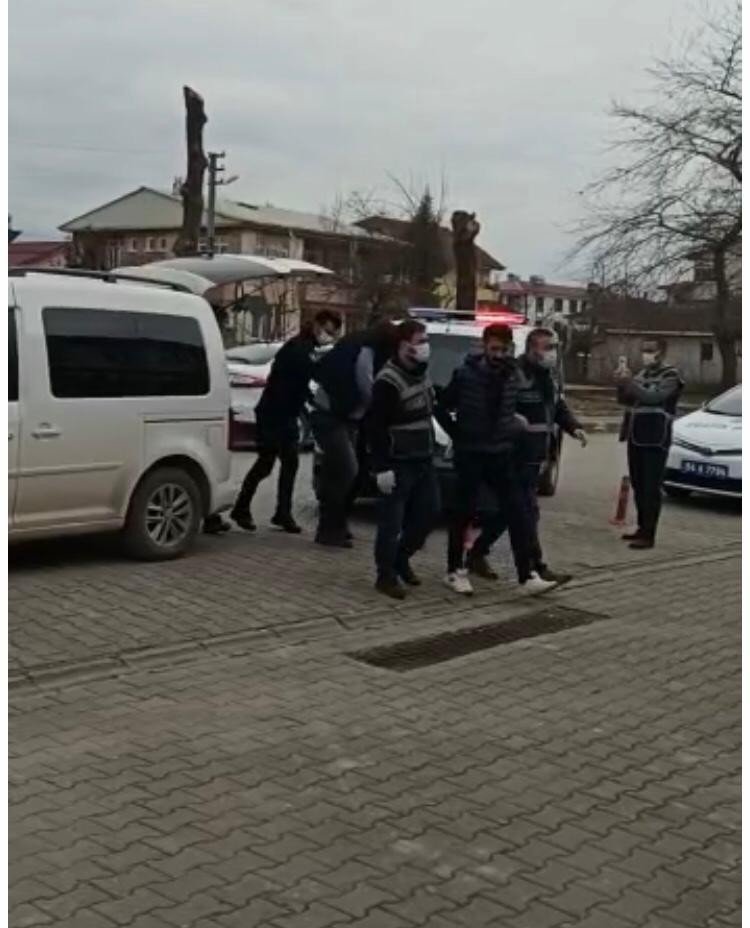 Yılbaşı Gecesi Tekstil Fabrikasına Uyuşturucu Operasyonu: 3 Gözaltı