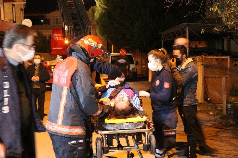 Sinir Krizi Geçiren Kadın Mahalleliyi Sokağa Döktü