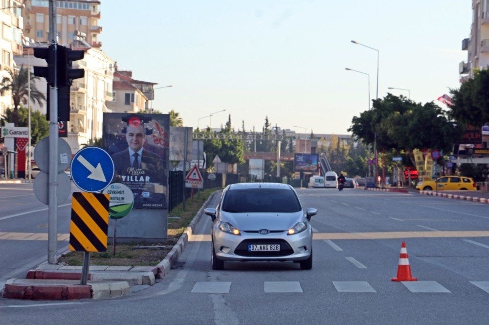 Ters Yönde Giden Sürücü, Kırmızı Işıkta Beklerken Yakalandı