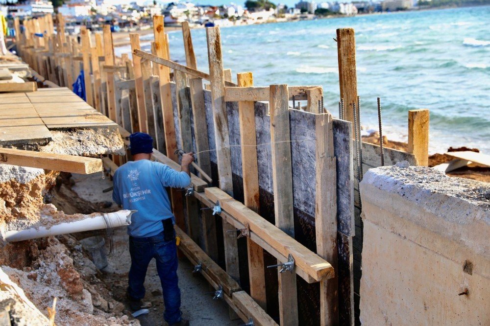 Didim’de Belediye Ekiplerinden Yeni Yıl Mesaisi