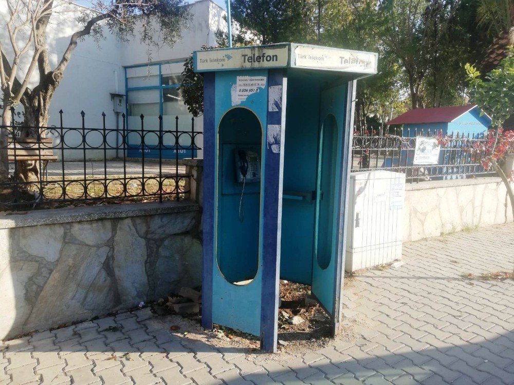 Önünde Uzun Kuyruklar Oluşurdu, Şimdi Yüzüne Bakan Yok