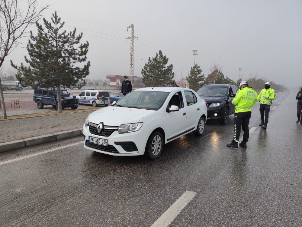Afyonkarahisar’da Kısıtlamanın 3. Gününde Denetimler Devam Ediyor