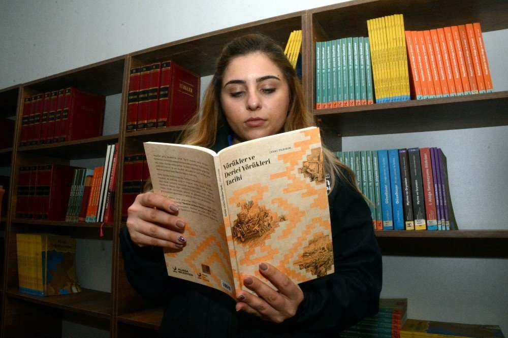Kitapseverlere Yeni Yıl Hediyesi Aliağa Belediyesinden