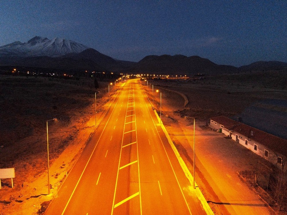 Develi - Erciyes Yolu Aydınlatma Çalışmasının İlk Etabı Tamamlandı