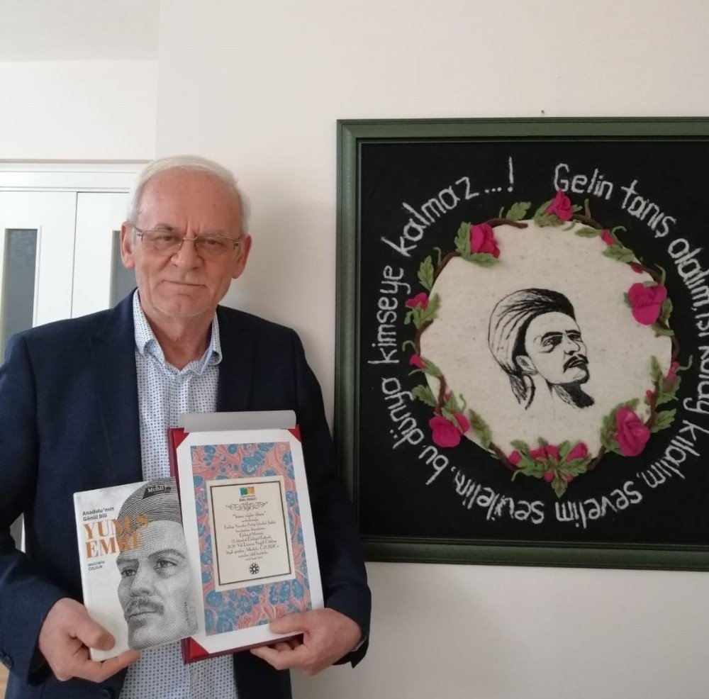 Eskişehirli Şair-yazar Mustafa Özçelik, ‘yunus Emre’ Eseriyle Büyük Ödüle Layık Görüldü