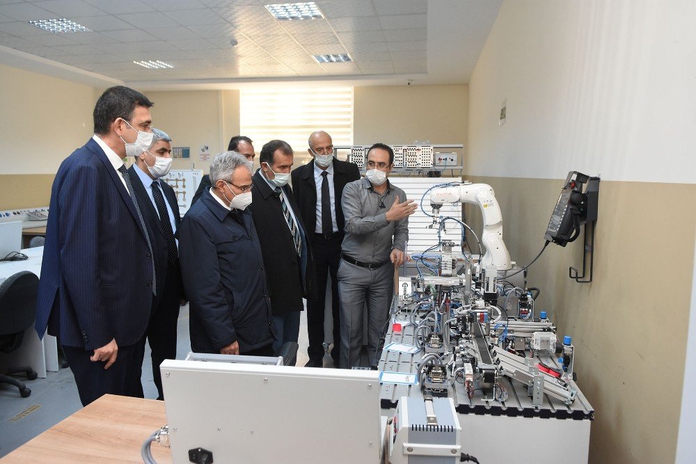 Üniversite Sanayi İş Birliği Çok Daha Etkin Yürütülecek