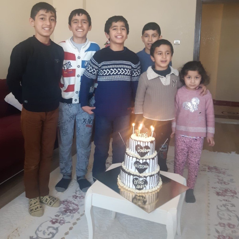 Hakkâri’de Kardan Doğum Günü Pastası Yapan Çocuklara Giresunlu İş Adamından Sürpriz