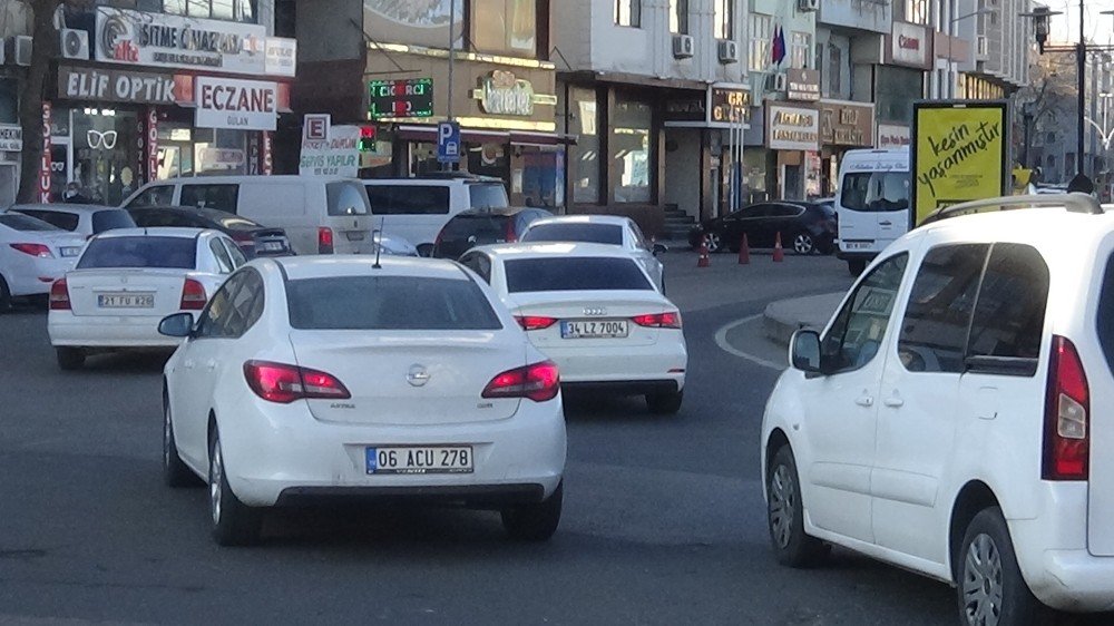 80 Saatlik Kısıtlama Sona Erdi, Diyarbakır’da Yoğunluk Başladı