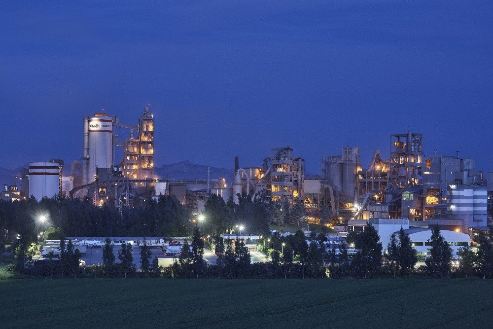 Oyak Beton, Oyak Çimento Fabrikaları İle Birleşti