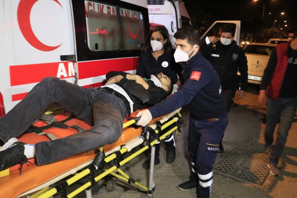 Kaldırıma Çarpan Otomobil Sürücüsü Ağır Yaralandı