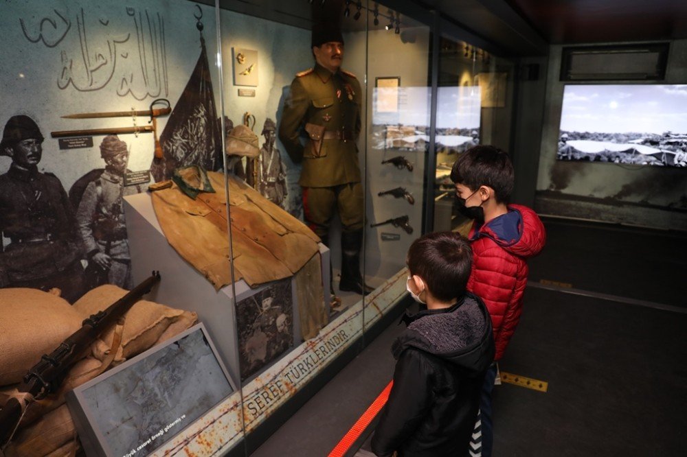 Çanakkale Savaşları Mobil Müzesi İnegöllülerle Buluştu
