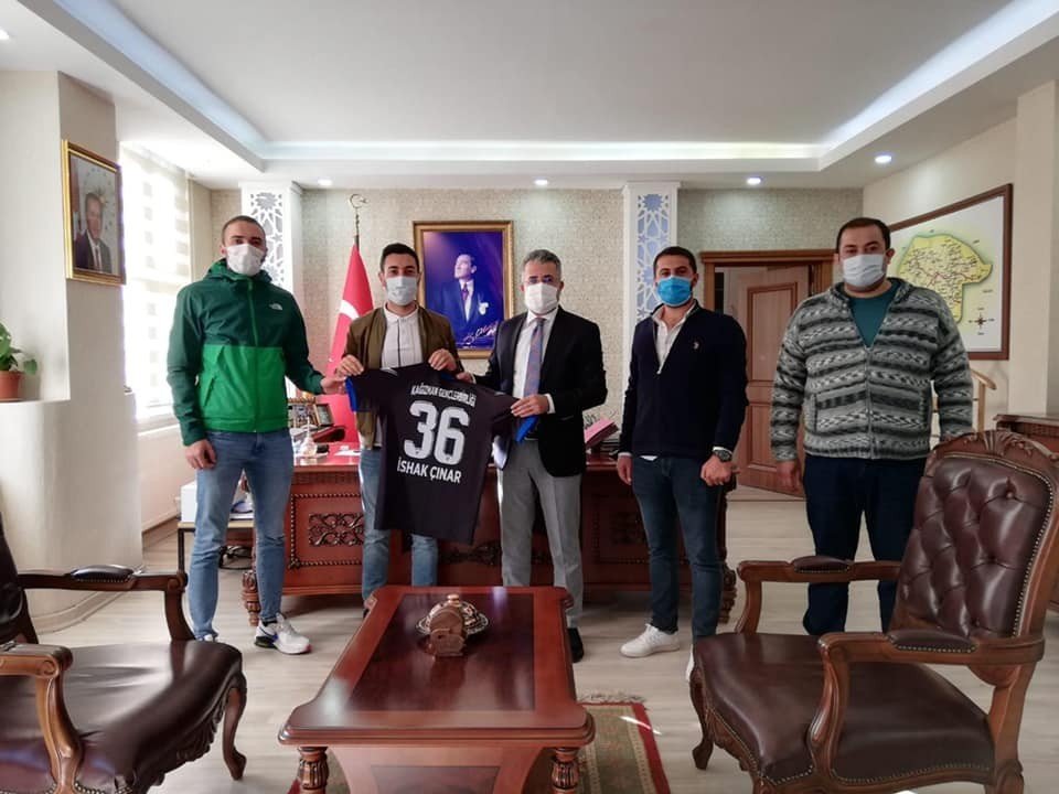 Çınar Ve Yıldız’a Kağızman Gençlerbirliği Forması Hediye Edildi