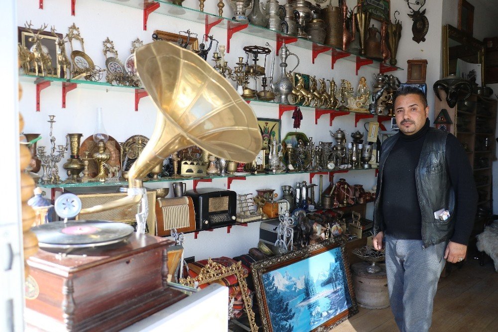 Hurdalıklardan Topladıkları İle Antika Dükkanı Kurdu