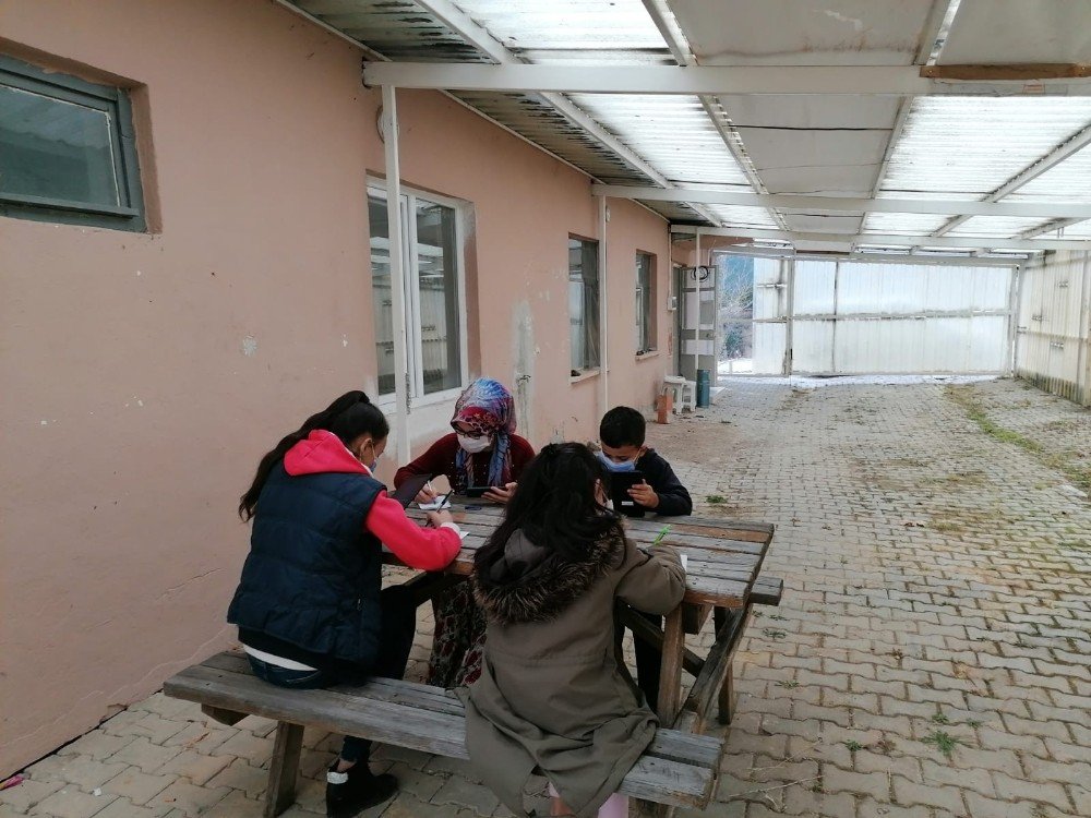 Bigadiç’te Muhtardan Örnek Davranış
