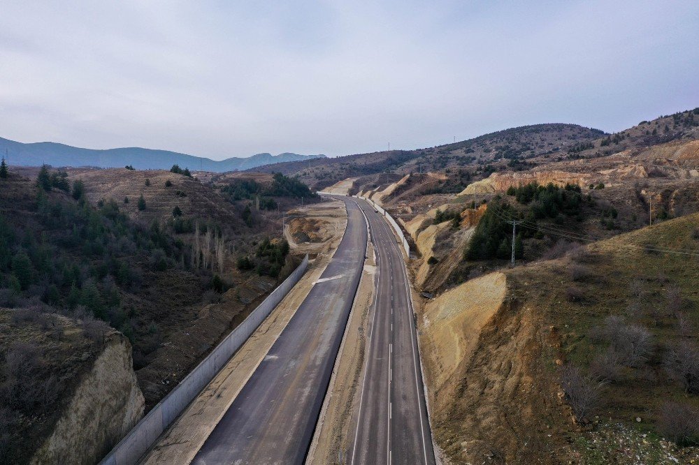 Isparta-burdur Dostluk Yolunun 6,5 Km’lik Kısmında Asfalt Çalışması Tamamlandı