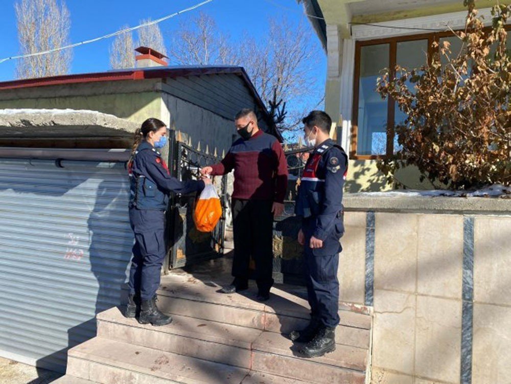 Jandarma’dan Şehit Ve Gazi Ailelerini Ziyaret