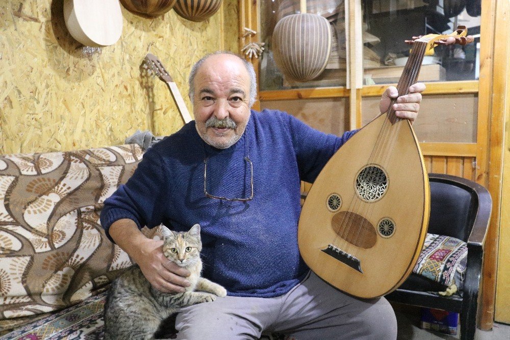 Sivas’ın Son Ud Ustası, Mesleğinin Başında Ölmeyi Arzuluyor