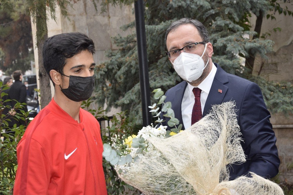Bakan Kasapoğlu: "birileri Fitne Üretecek Biz Onlara Rağmen Hizmet Vermeye Devam Edeceğiz"