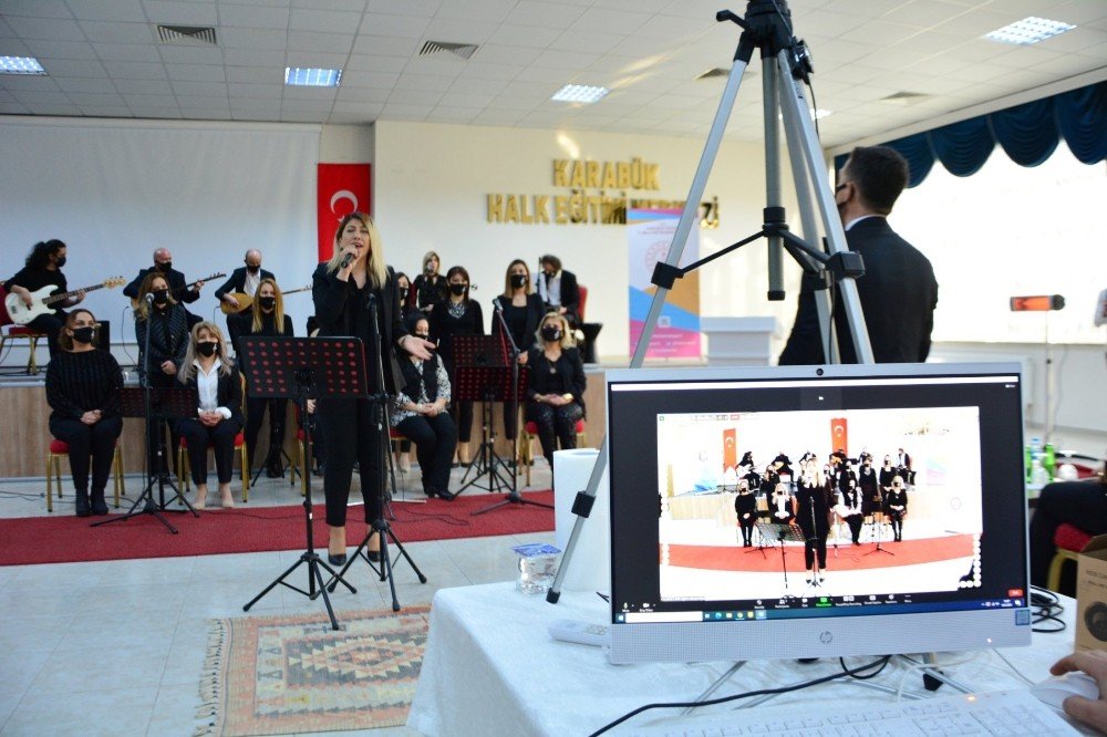 "karabük Öğretmenleri Öğrenciler İçin Söylüyor" Konseri Çevrimiçi Gerçekleştirildi