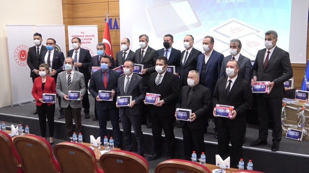 Kırıkkale’de Bin 200 Öğrenciye Tablet Desteği
