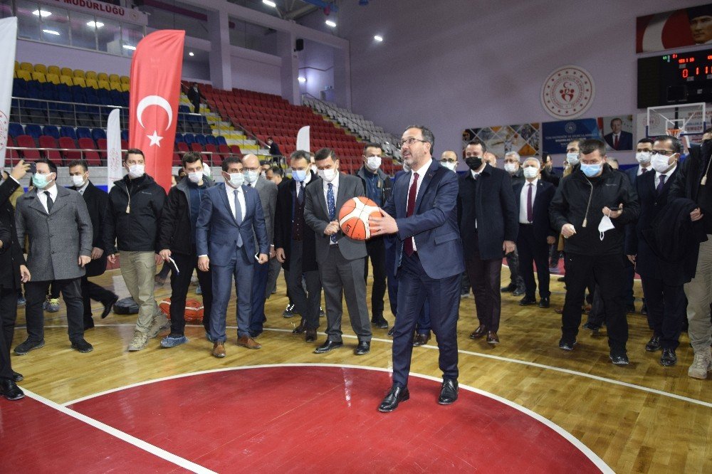 Bakan Kasapoğlu: "bizim Temel Felsefemiz, Gençler Neredeyse Biz Oradayız"