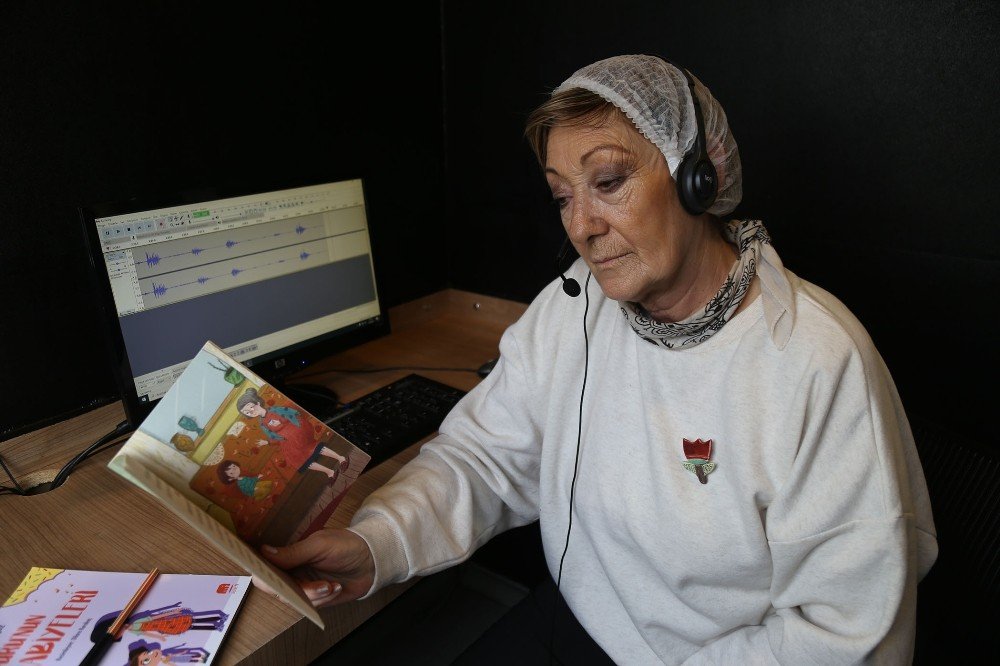 “sesli Kitap Projesi” Görme Engelli Vatandaşların Gözü Kulağı Oluyor