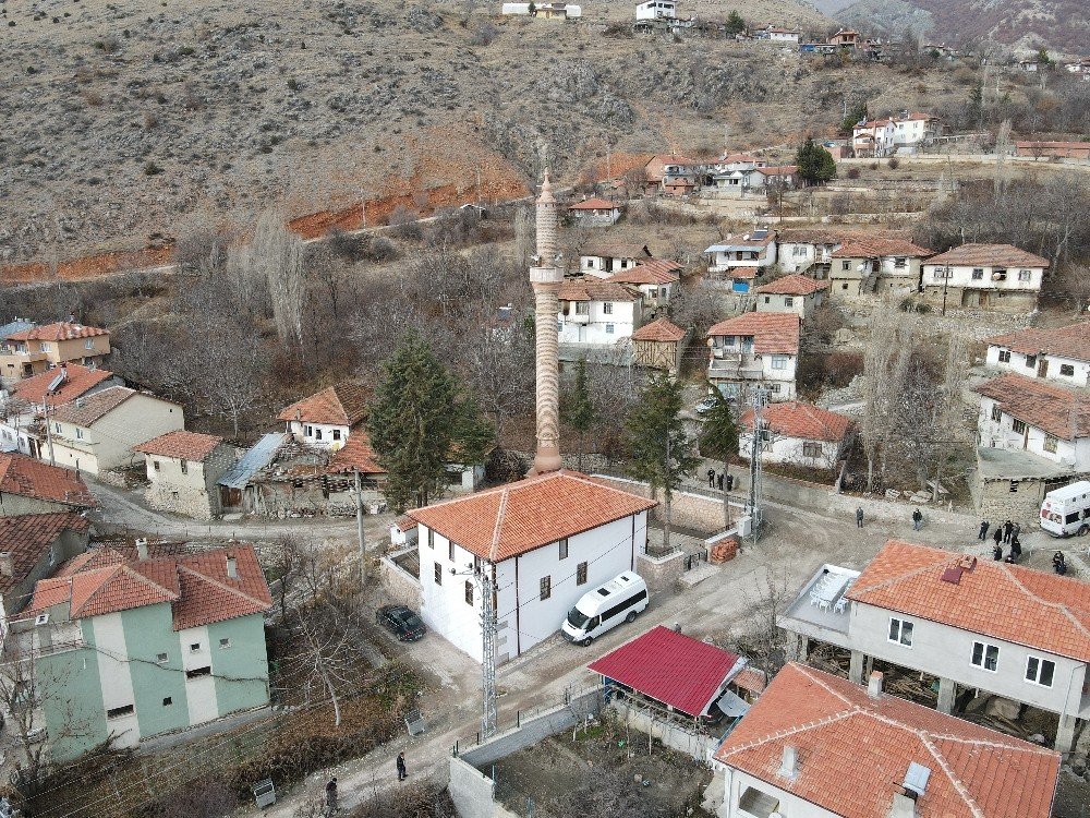 350 Yıllık Geçmişe Sahip Tarihi Cami Cuma Namazıyla İbadete Açıldı