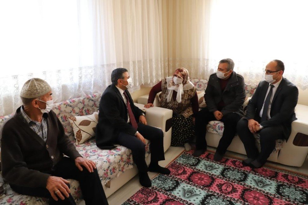 Vali Atay Şehit Ailesini Ziyaret Etti
