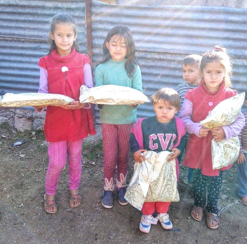 Köy Köy Gezip "iyilik Dağıtıyorlar"