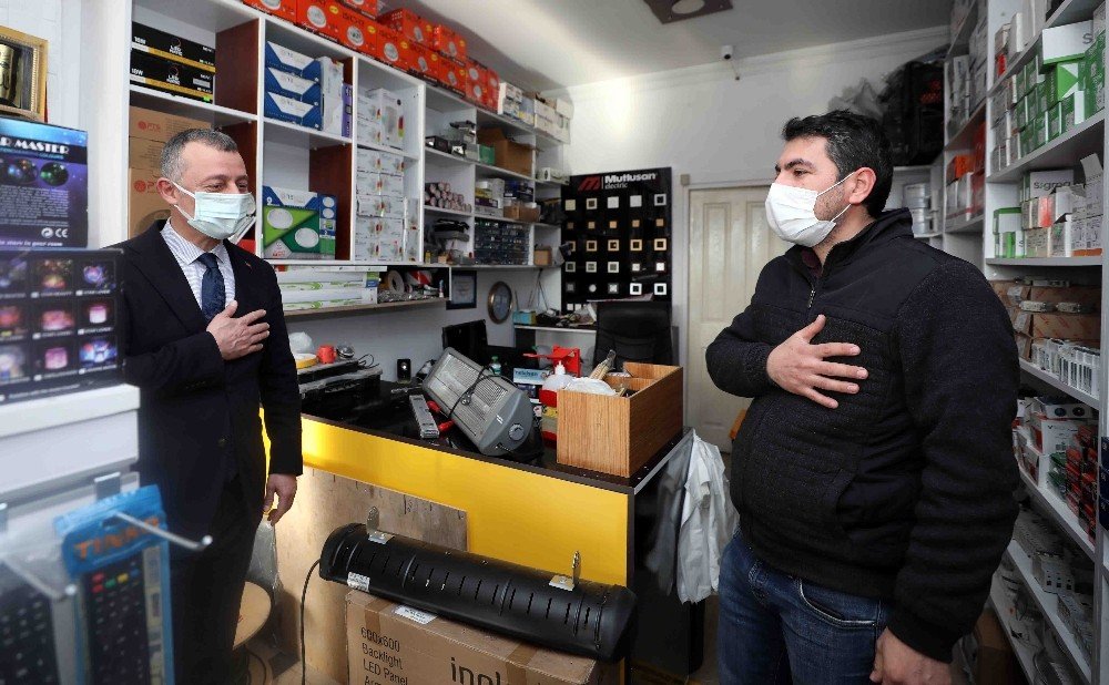 Başkan Büyükakın, Çayırova Esnafını Ziyaret Etti