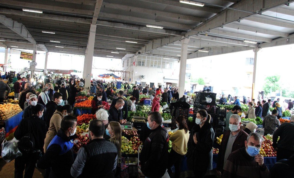 Kısıtlama Öncesi Semt Pazarlarına Akın Ettiler
