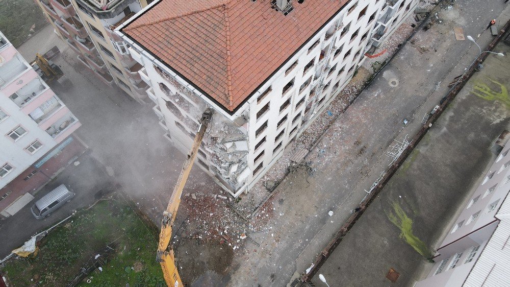 Rize’nin Pisa Kuleleri Yıkılmaya Başlandı