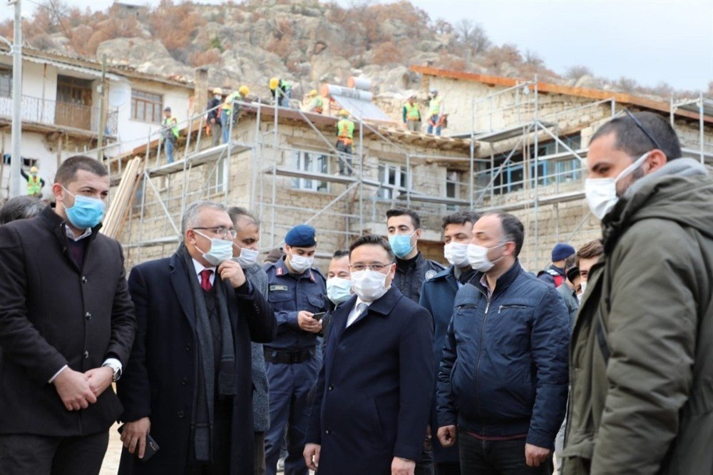 Frig Eserlerinin Bulunduğu Köyde 148 Ev Yenilenecek