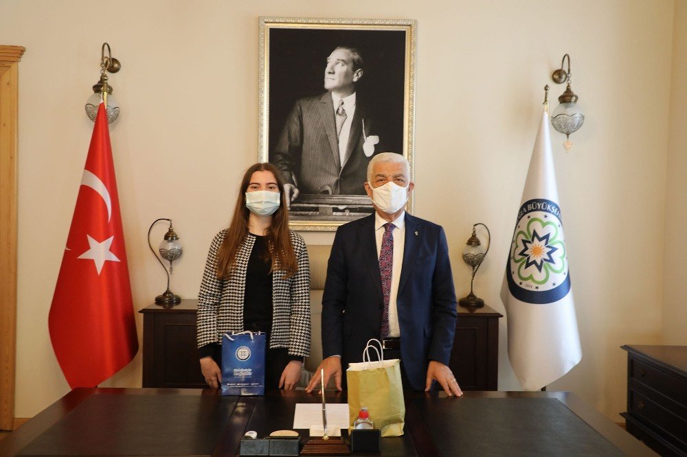 Başarılı Öğrenciden Başkan Gürün’e Ziyaret