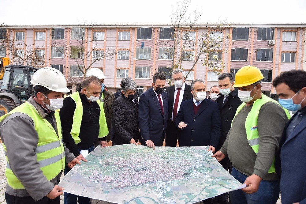 Karacabey’de Alt Yapı Hamlesi Sürüyor